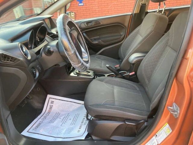 Nissan Versa Vehicle Full-screen Gallery Image 7