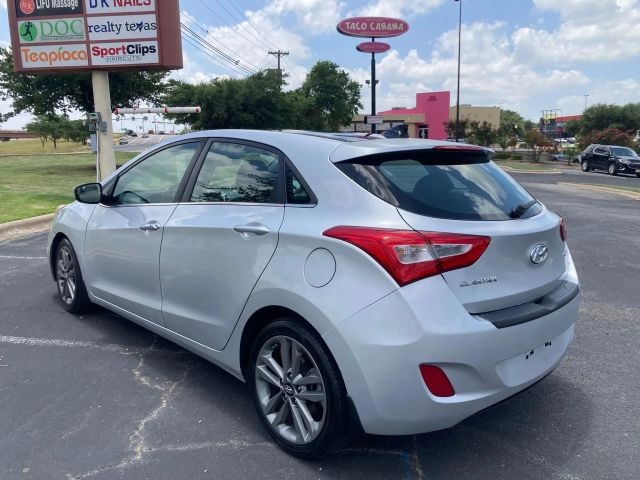 Hyundai Elantra GT Vehicle Full-screen Gallery Image 3