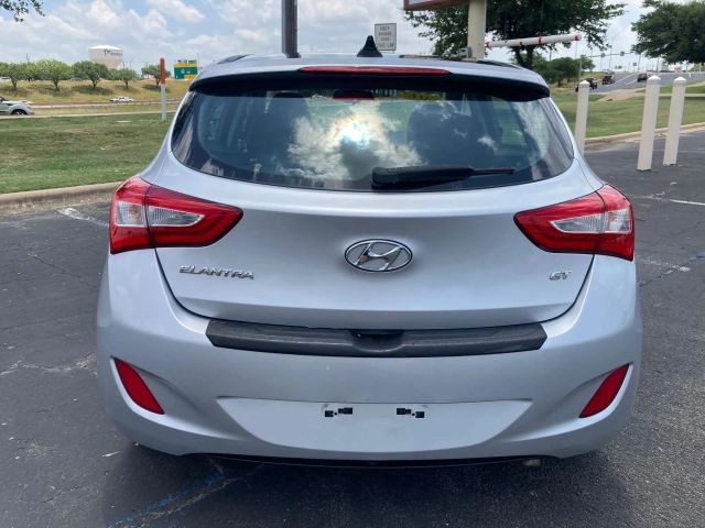 Hyundai Elantra GT Vehicle Full-screen Gallery Image 6