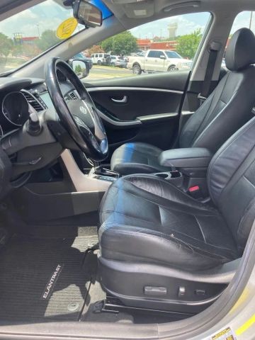 Hyundai Elantra GT Vehicle Full-screen Gallery Image 8