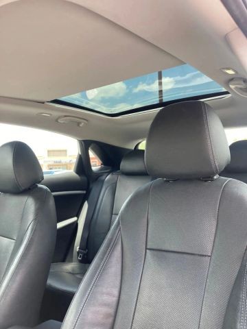 Hyundai Elantra GT Vehicle Full-screen Gallery Image 11