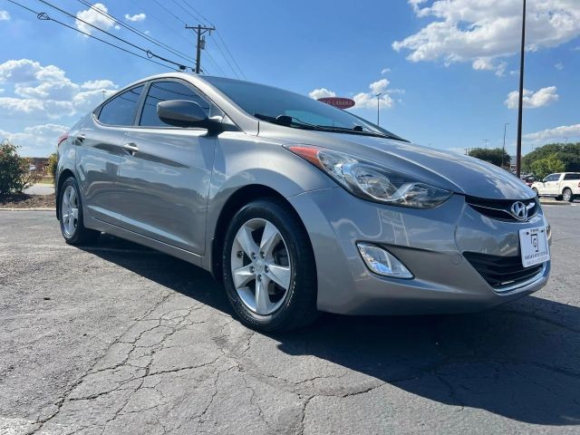 Hyundai Elantra Vehicle Full-screen Gallery Image 2