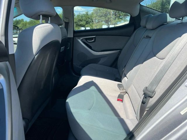 Hyundai Elantra Vehicle Full-screen Gallery Image 5