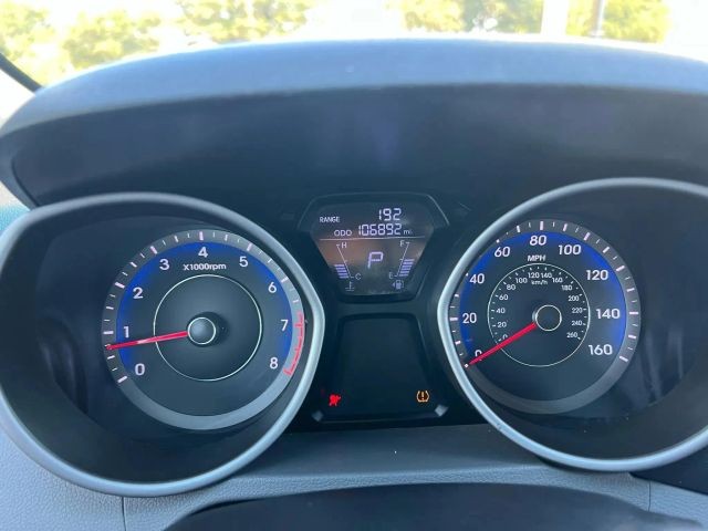 Hyundai Elantra Vehicle Full-screen Gallery Image 7