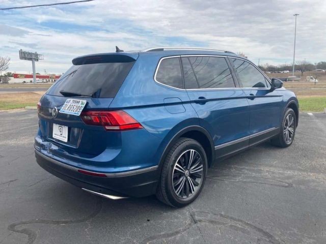 Volkswagen Tiguan Vehicle Full-screen Gallery Image 3