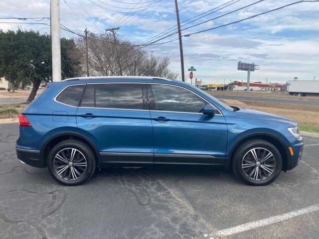 Volkswagen Tiguan Vehicle Full-screen Gallery Image 4