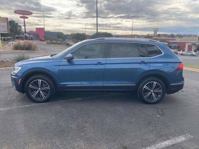 Volkswagen Tiguan Vehicle Full-screen Gallery Image 5