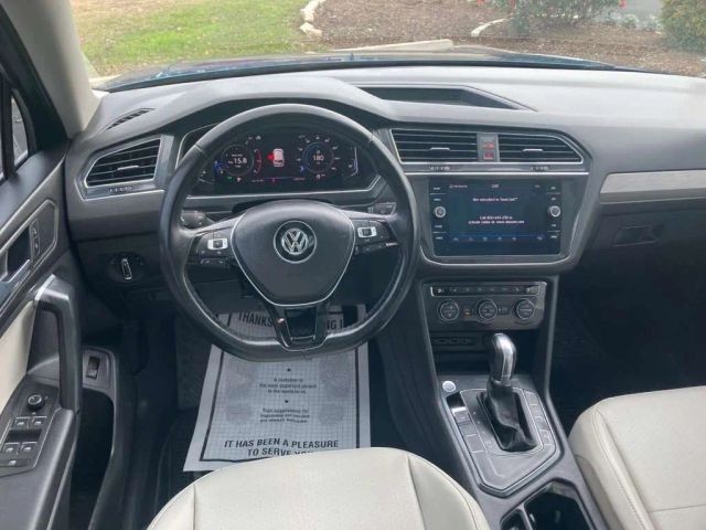 Volkswagen Tiguan Vehicle Full-screen Gallery Image 8