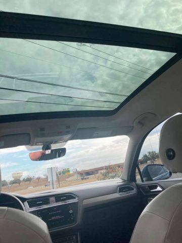 Volkswagen Tiguan Vehicle Full-screen Gallery Image 10