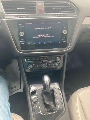 Volkswagen Tiguan Vehicle Full-screen Gallery Image 11