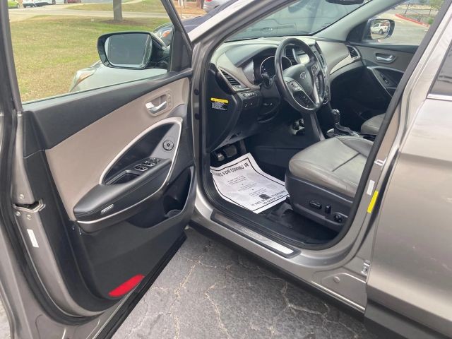 Hyundai Santa Fe Sport Vehicle Full-screen Gallery Image 11