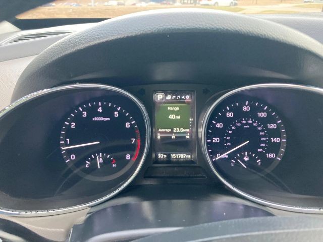 Hyundai Santa Fe Sport Vehicle Full-screen Gallery Image 13