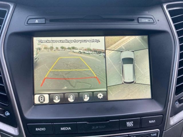 Hyundai Santa Fe Sport Vehicle Full-screen Gallery Image 15