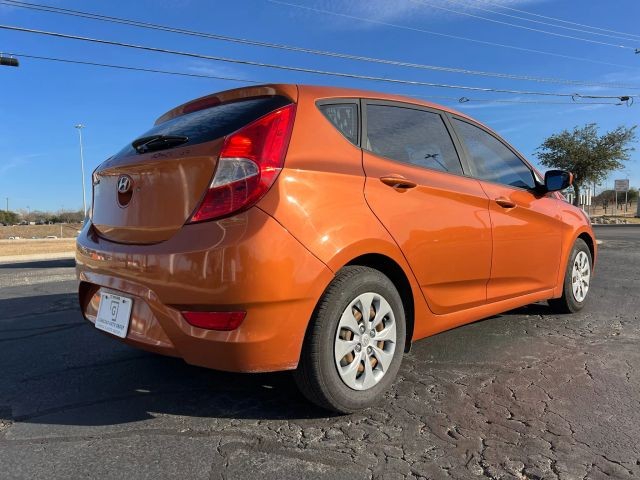 Hyundai Accent 5-Door Vehicle Full-screen Gallery Image 03