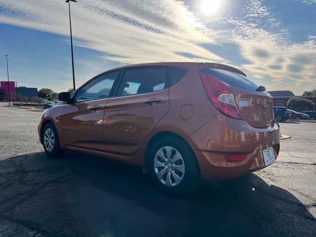 Hyundai Accent 5-Door Vehicle Full-screen Gallery Image 04