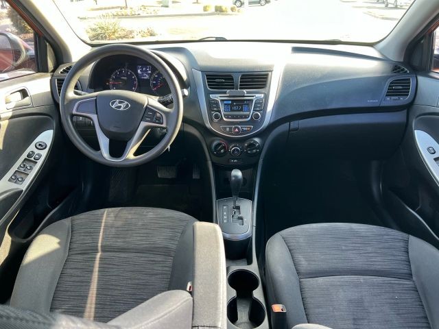 Hyundai Accent 5-Door Vehicle Full-screen Gallery Image 07