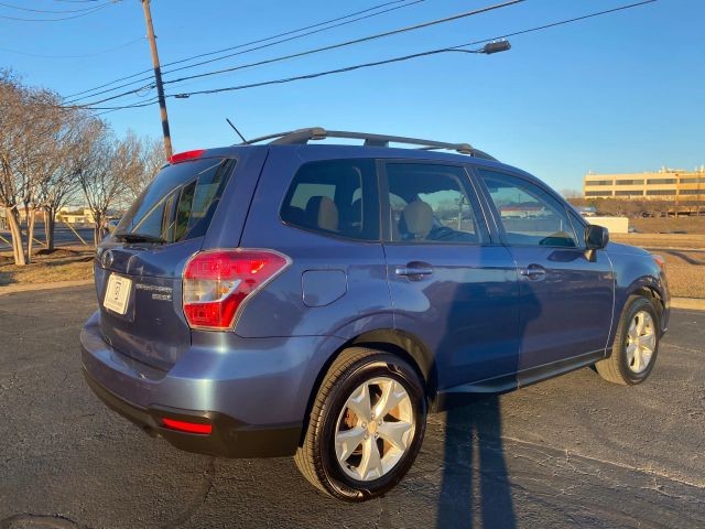 Subaru Forester Vehicle Full-screen Gallery Image 3