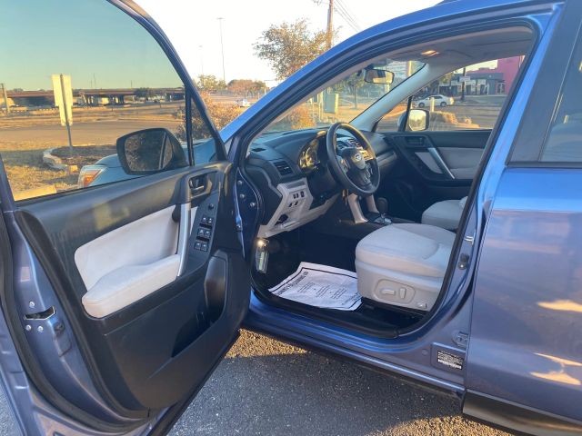 Subaru Forester Vehicle Full-screen Gallery Image 5