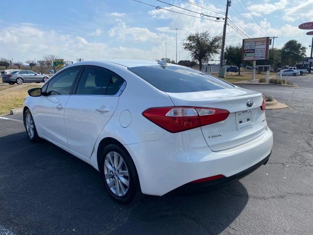 Kia Forte Vehicle Full-screen Gallery Image 3
