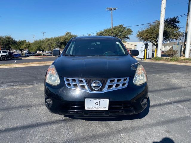 Nissan Rogue Vehicle Full-screen Gallery Image 3