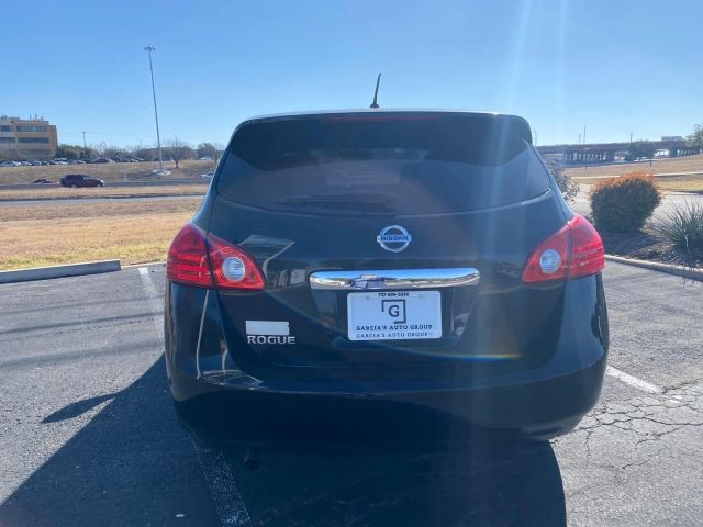 Nissan Rogue Vehicle Full-screen Gallery Image 5