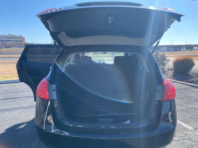 Nissan Rogue Vehicle Full-screen Gallery Image 6