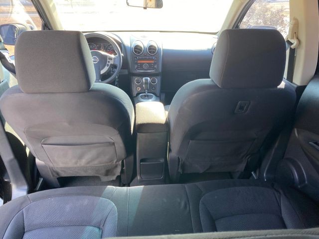 Nissan Rogue Vehicle Full-screen Gallery Image 8