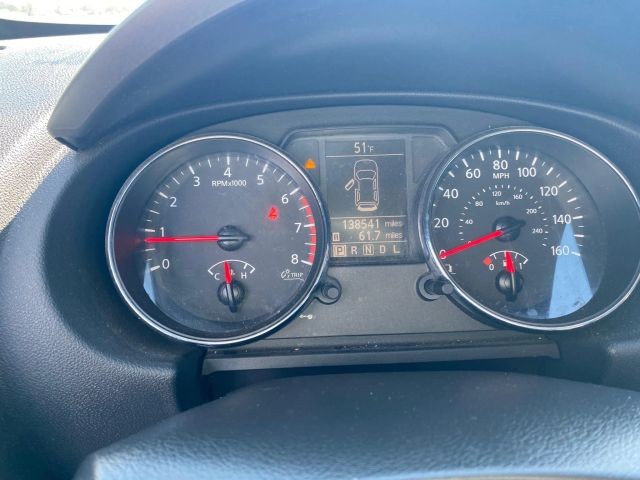 Nissan Rogue Vehicle Full-screen Gallery Image 10