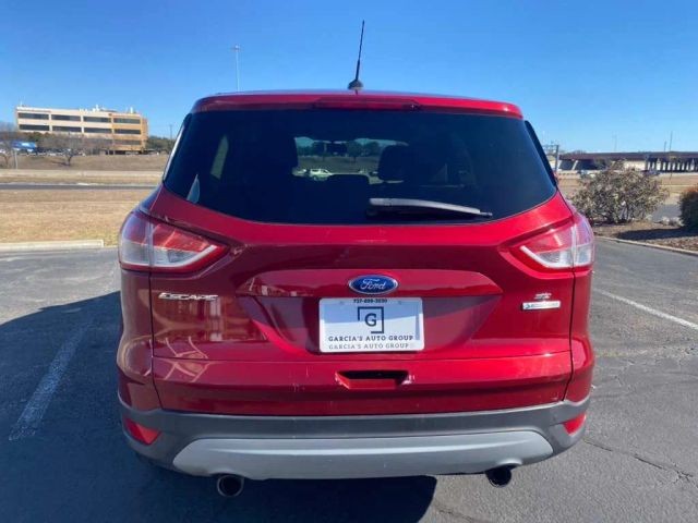 Ford Escape Vehicle Full-screen Gallery Image 6