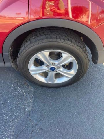 Ford Escape Vehicle Full-screen Gallery Image 10