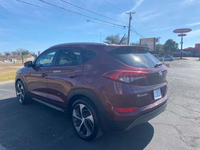 Hyundai Tucson Vehicle Full-screen Gallery Image 4