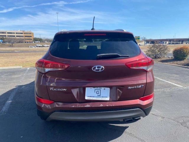 Hyundai Tucson Vehicle Full-screen Gallery Image 7