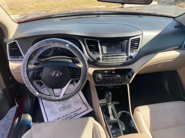 Hyundai Tucson Vehicle Full-screen Gallery Image 8