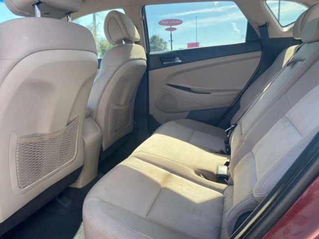 Hyundai Tucson Vehicle Full-screen Gallery Image 9