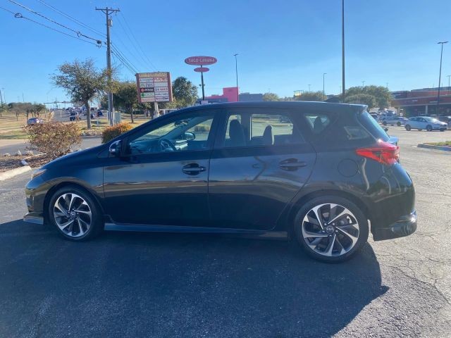 Toyota Corolla iM Vehicle Full-screen Gallery Image 2