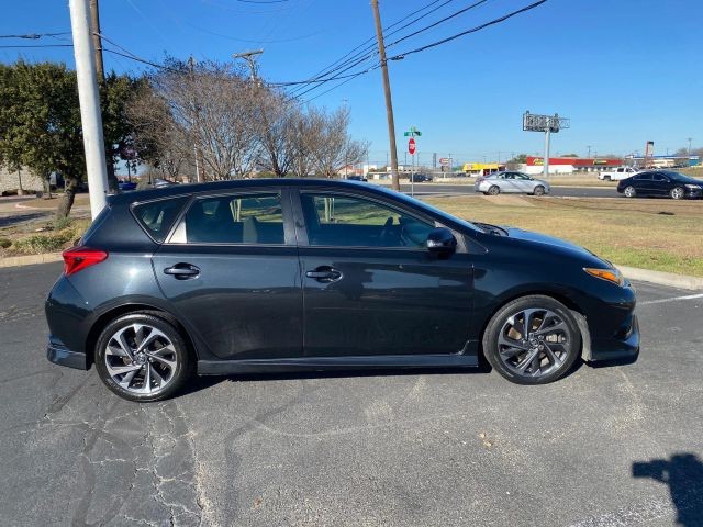 Toyota Corolla iM Vehicle Full-screen Gallery Image 3