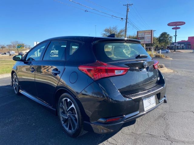 Toyota Corolla iM Vehicle Full-screen Gallery Image 4