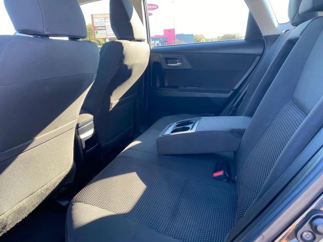 Toyota Corolla iM Vehicle Full-screen Gallery Image 10