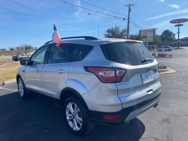 Ford Escape Vehicle Full-screen Gallery Image 4