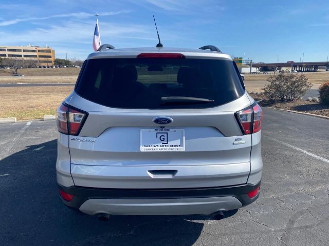 Ford Escape Vehicle Full-screen Gallery Image 6