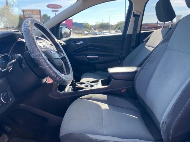 Ford Escape Vehicle Full-screen Gallery Image 9