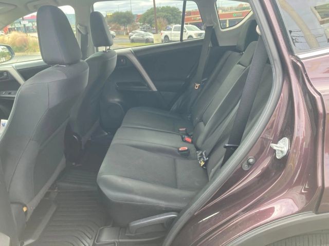 Toyota RAV4 Vehicle Full-screen Gallery Image 5