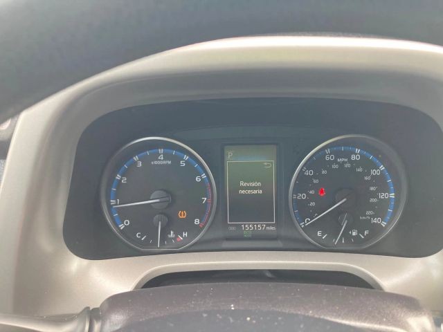 Toyota RAV4 Vehicle Full-screen Gallery Image 7