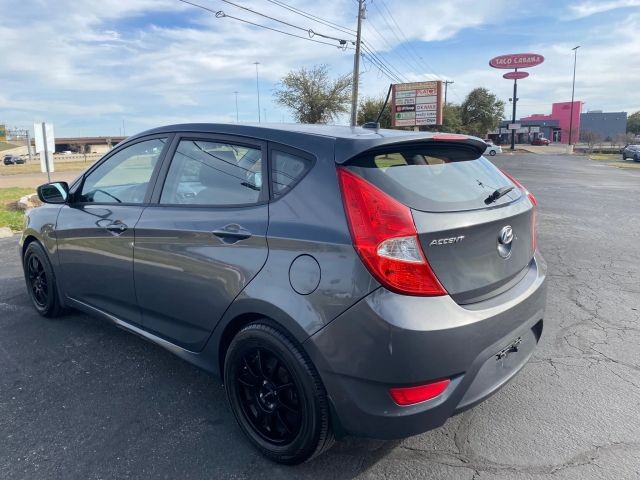 Hyundai Accent 5-Door Vehicle Full-screen Gallery Image 02