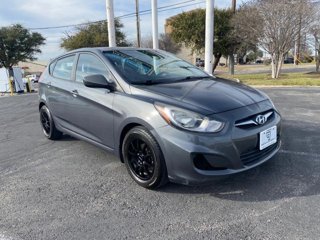 Hyundai Accent 5-Door Vehicle Full-screen Gallery Image 03