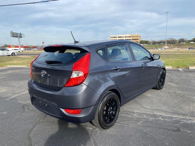 Hyundai Accent 5-Door Vehicle Full-screen Gallery Image 04