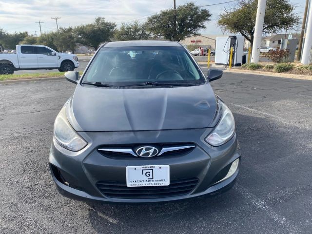 Hyundai Accent 5-Door Vehicle Full-screen Gallery Image 05