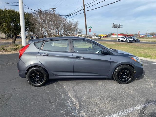 Hyundai Accent 5-Door Vehicle Full-screen Gallery Image 08