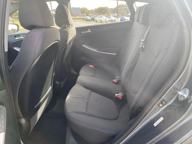 Hyundai Accent 5-Door Vehicle Full-screen Gallery Image 11