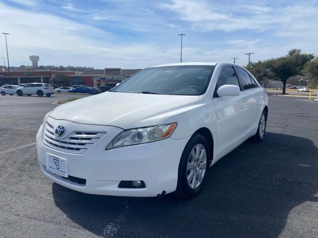 Toyota Camry Vehicle Full-screen Gallery Image 2